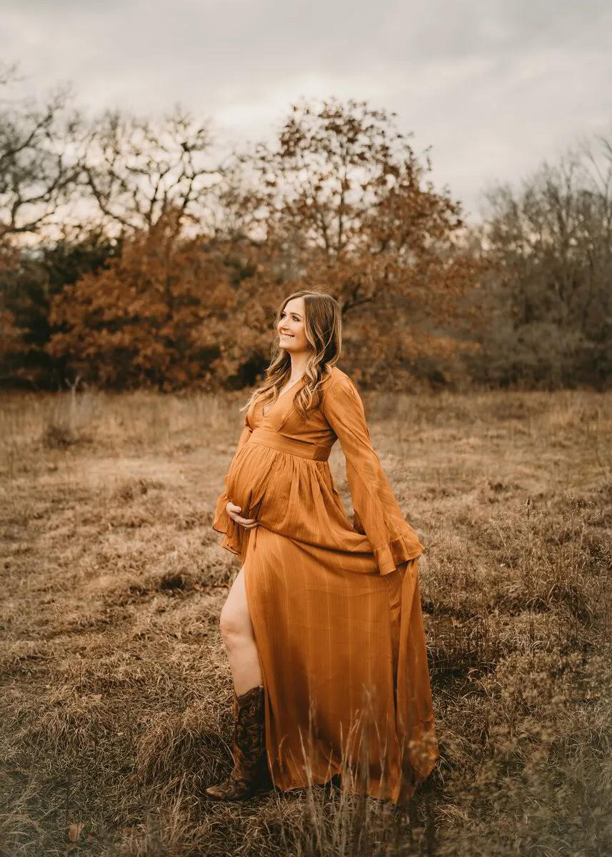 Maternity photography by Lisa Roby
